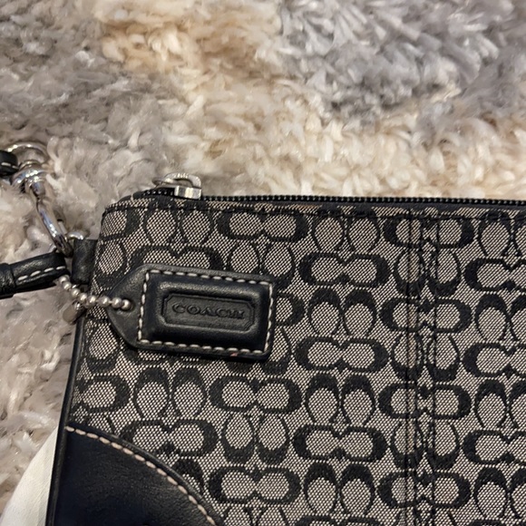 Coach wristlet - Picture 3 of 3